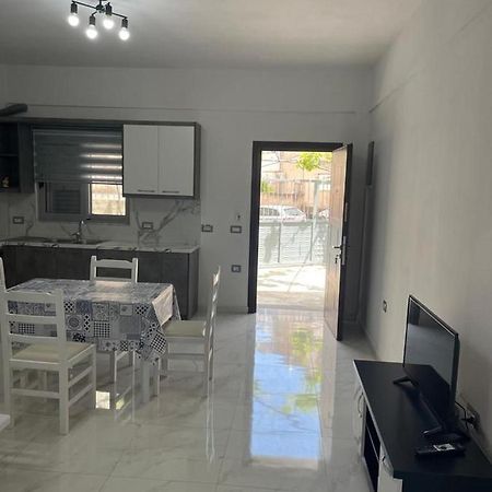 Taku Apartment Sarandë エクステリア 写真