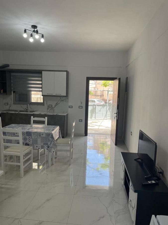 Taku Apartment Sarandë エクステリア 写真