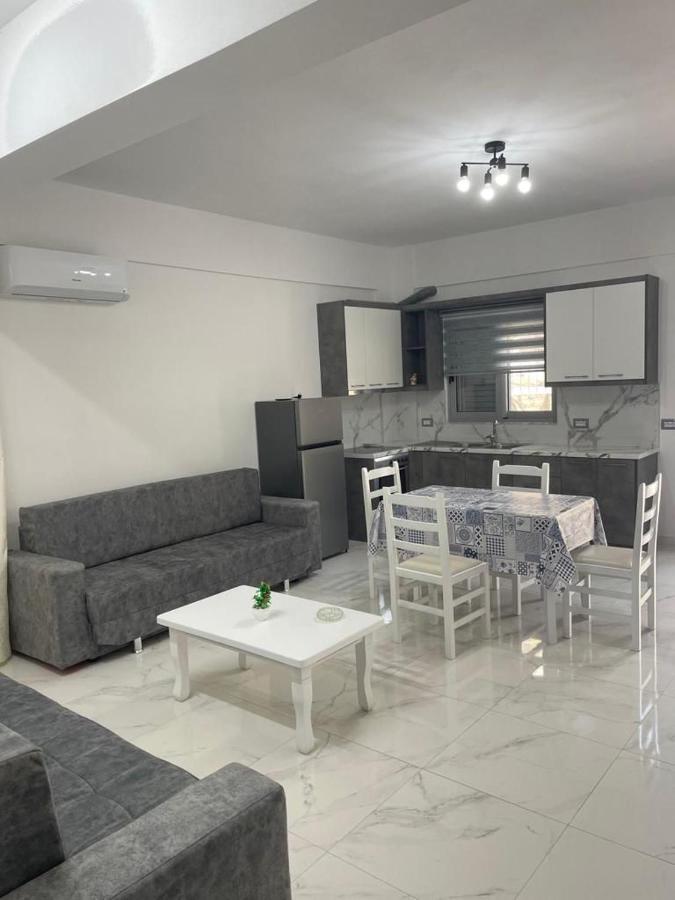 Taku Apartment Sarandë エクステリア 写真